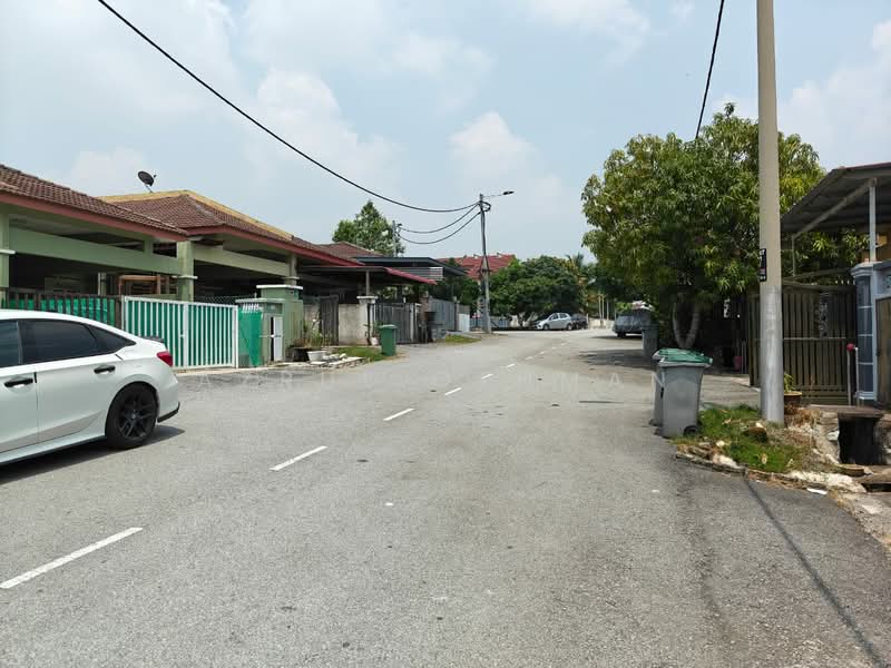 Rumah Teres 1-Tingkat untuk Dijual di Taman Teratai (Nilai) - Azrul Othman - Exterior - PropertyGuru.com.my