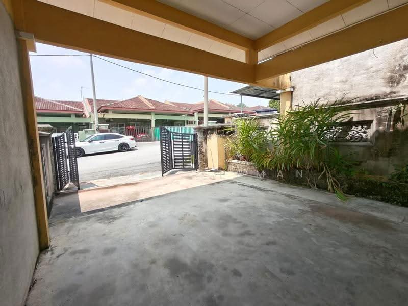 Rumah Teres 1-Tingkat untuk Dijual di Taman Teratai (Nilai) - Azrul Othman - Exterior - PropertyGuru.com.my