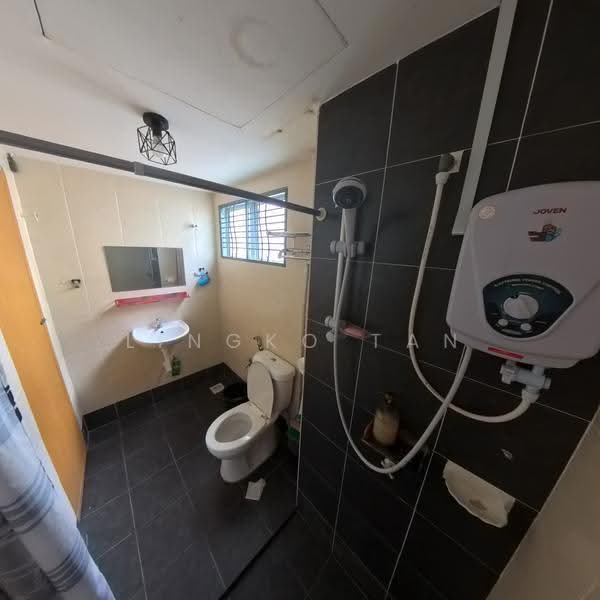 Rumah Bandar untuk Disewa di Sitiawan (Perak) - Lingko Tan - Bathroom - PropertyGuru.com.my