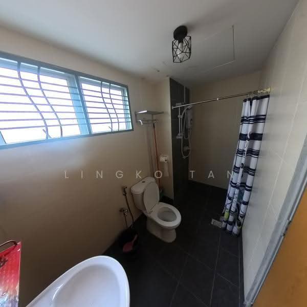 Rumah Bandar untuk Disewa di Sitiawan (Perak) - Lingko Tan - Bathroom - PropertyGuru.com.my