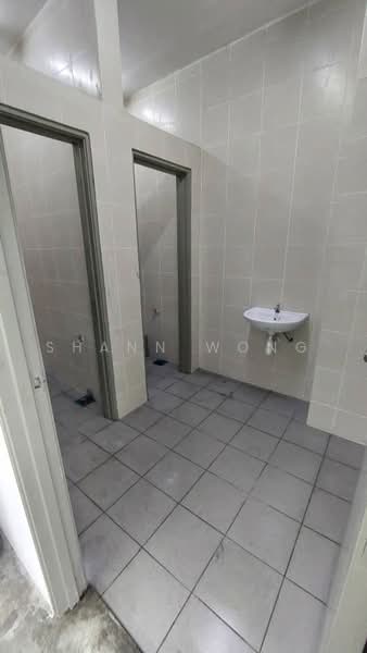 Semi-D Factory for Sale in Saujana Rawang (Rawang) - Shann Wong - Bathroom - PropertyGuru.com.my