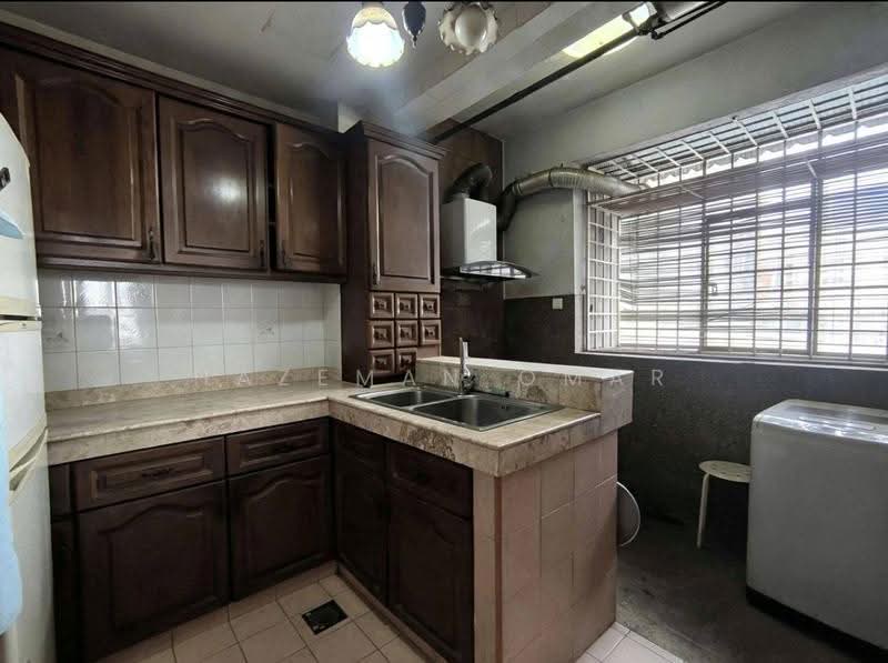 Apartment for Sale at Tasik Heights Apartment - Hazeman Omar - Kitchen - PropertyGuru.com.my