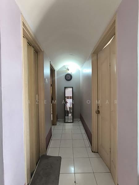 Apartment for Sale at Tasik Heights Apartment - Hazeman Omar - Corridor - PropertyGuru.com.my