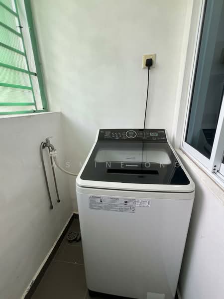 Kediaman Servis untuk Disewa di THE SENAI GARDEN (PANGSAPURI IMPIAN SENAI) - Jasmine Ong - Balcony - PropertyGuru.com.my