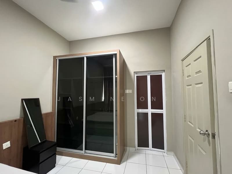 Kediaman Servis untuk Disewa di THE SENAI GARDEN (PANGSAPURI IMPIAN SENAI) - Jasmine Ong - Bedroom - PropertyGuru.com.my