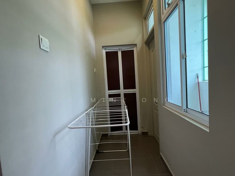 Kediaman Servis untuk Disewa di THE SENAI GARDEN (PANGSAPURI IMPIAN SENAI) - Jasmine Ong - Corridor - PropertyGuru.com.my