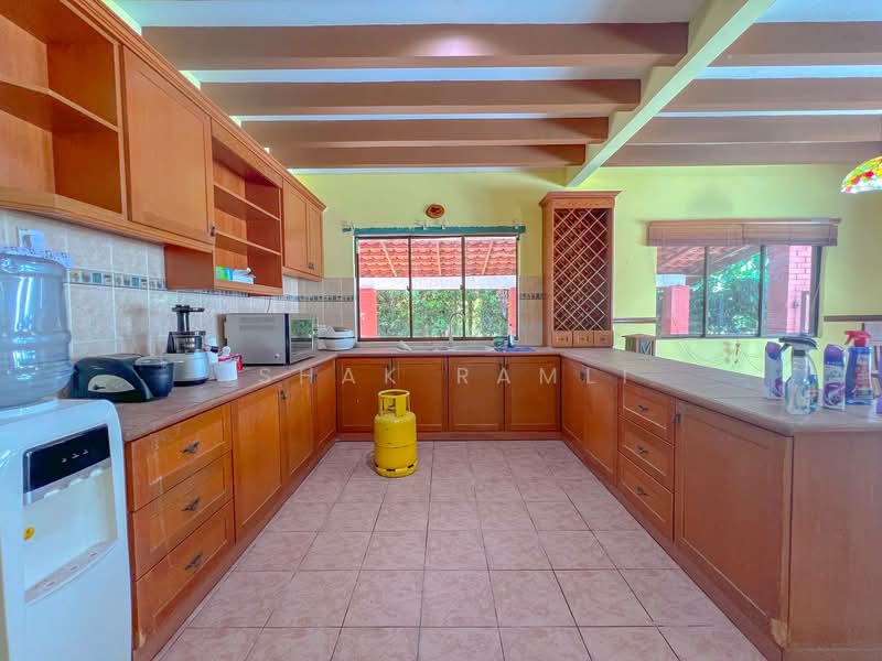 Bungalow House for Sale in Saujana Utama (Selangor) - Ishak Ramli - Kitchen - PropertyGuru.com.my