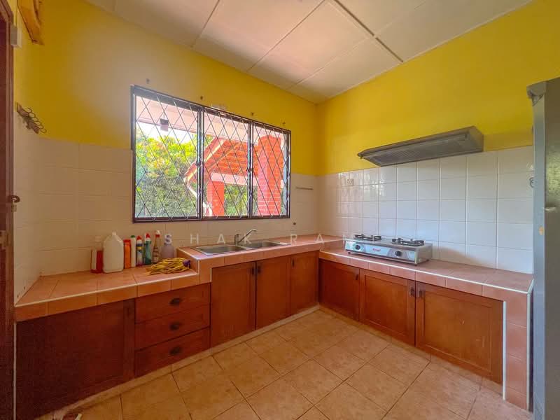 Bungalow House for Sale in Saujana Utama (Selangor) - Ishak Ramli - Kitchen - PropertyGuru.com.my