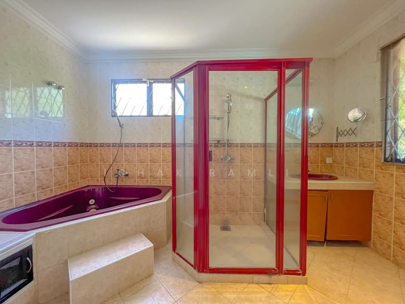 Bungalow House for Sale in Saujana Utama (Selangor) - Ishak Ramli - Bathroom - PropertyGuru.com.my