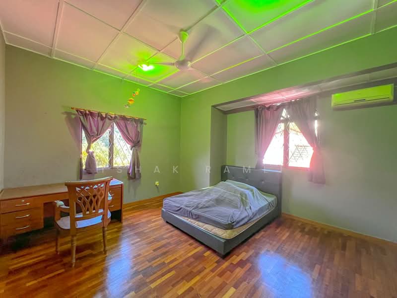 Bungalow House for Sale in Saujana Utama (Selangor) - Ishak Ramli - Bedroom - PropertyGuru.com.my