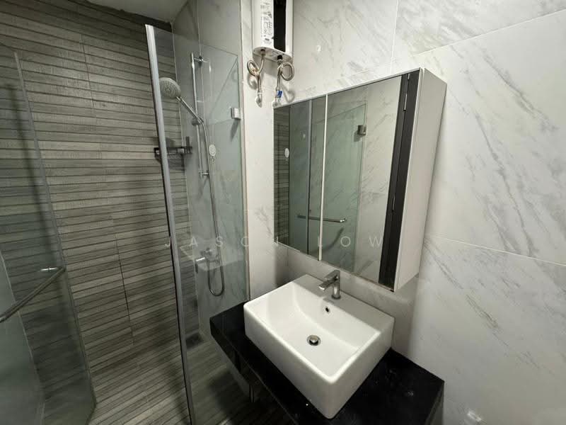 Kediaman Servis untuk Disewa di Emporis - Jason Low - Bathroom - PropertyGuru.com.my