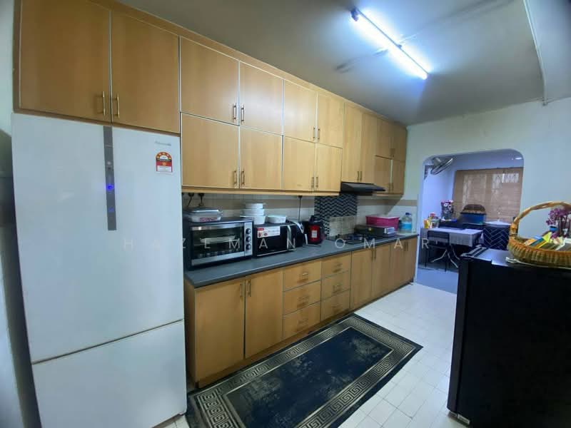 2-storey Terraced House for Sale in Kelana Jaya (Petaling Jaya) - Hazeman Omar - Kitchen - PropertyGuru.com.my