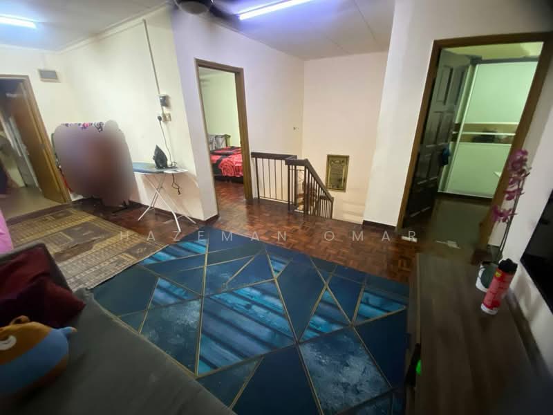 2-storey Terraced House for Sale in Kelana Jaya (Petaling Jaya) - Hazeman Omar - Living Room - PropertyGuru.com.my