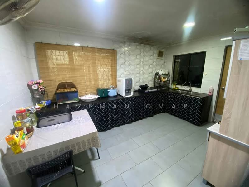 2-storey Terraced House for Sale in Kelana Jaya (Petaling Jaya) - Hazeman Omar - Kitchen - PropertyGuru.com.my