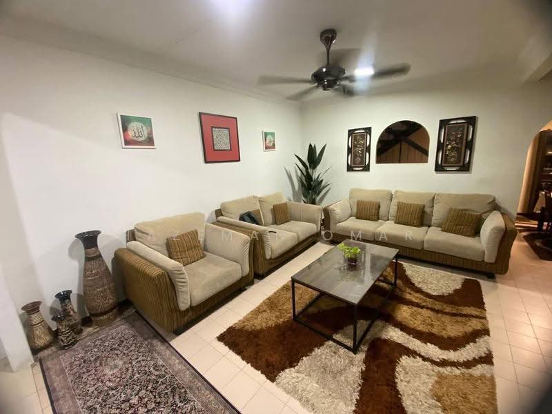 2-storey Terraced House for Sale in Kelana Jaya (Petaling Jaya) - Hazeman Omar - Living Room - PropertyGuru.com.my
