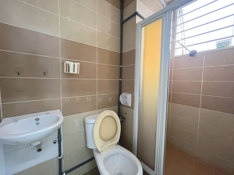 Rumah Teres 2-Tingkat untuk Dijual di Goodview Heights (Kajang) - Denver Sin - Bathroom - PropertyGuru.com.my