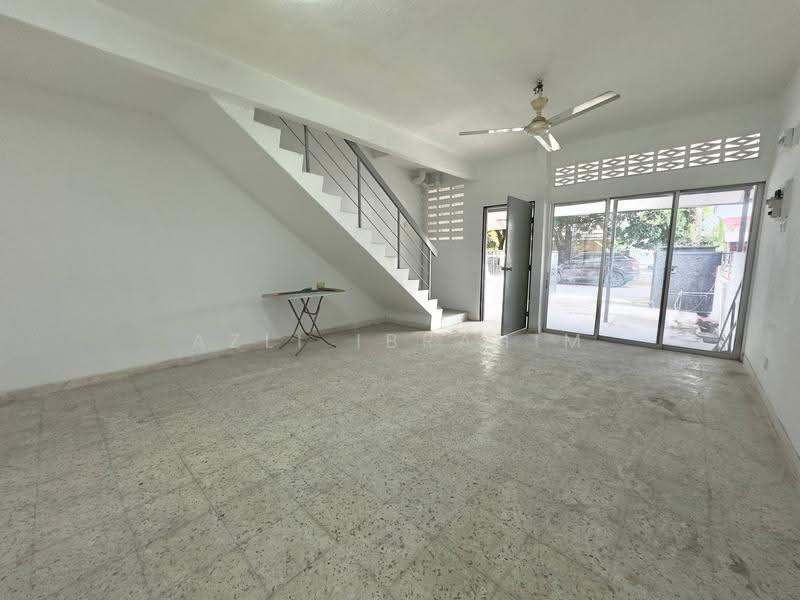 Rumah Teres 2-Tingkat untuk Dijual di Taman Sri Rampai (Wangsa Maju) - Azli Ibrahim - Living Room - PropertyGuru.com.my
