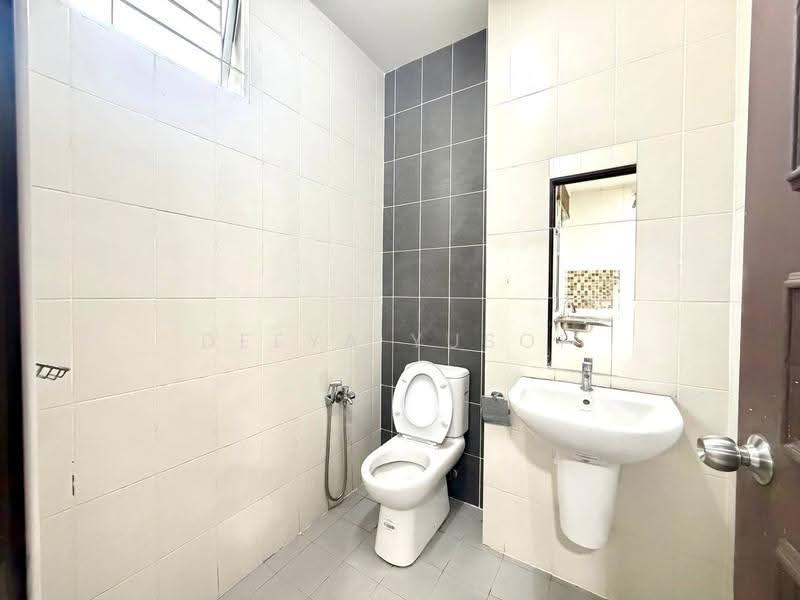 Rumah Teres untuk Dijual di Putrajaya (Putrajaya) - Deeya Yusof - Bathroom - PropertyGuru.com.my