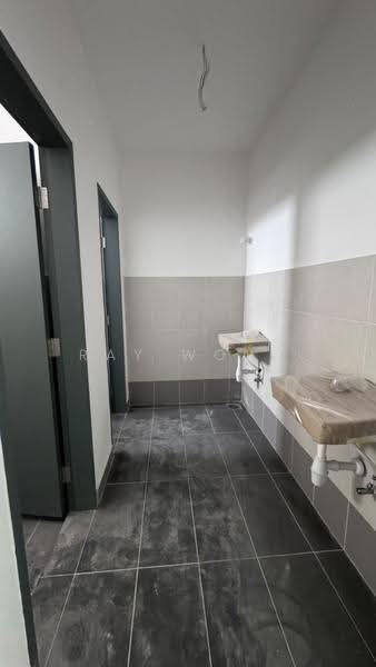 Shop / Office untuk Disewa di Bandar Baru Permas Jaya (Permas Jaya) - Ray Wong - Bathroom - PropertyGuru.com.my