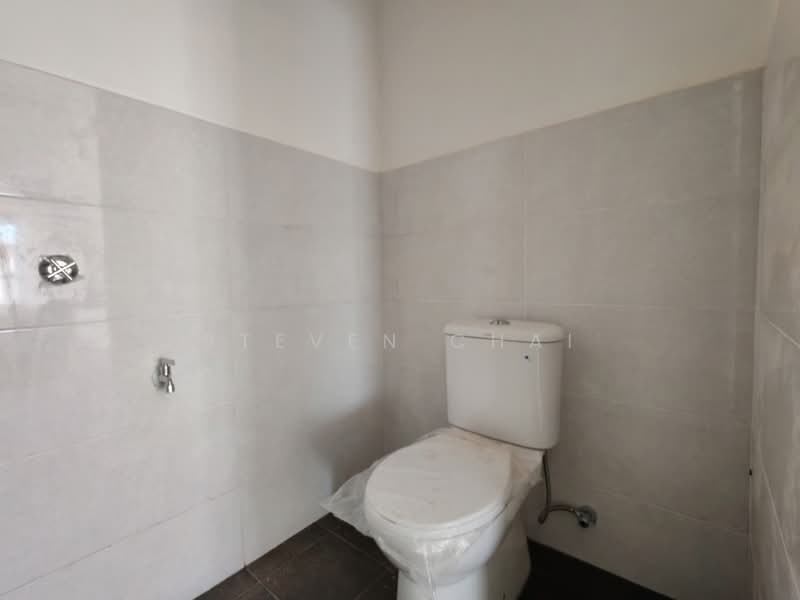 Semi-D Factory for Rent in Kawasan Perindustrian Ayer Keroh (Ayer Keroh) - Steven Chai - Bathroom - PropertyGuru.com.my