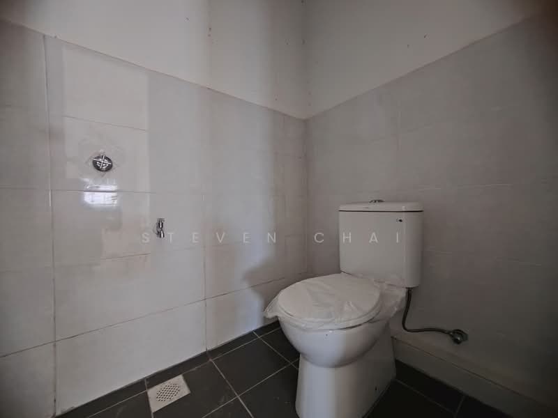 Semi-D Factory for Rent in Kawasan Perindustrian Ayer Keroh (Ayer Keroh) - Steven Chai - Bathroom - PropertyGuru.com.my
