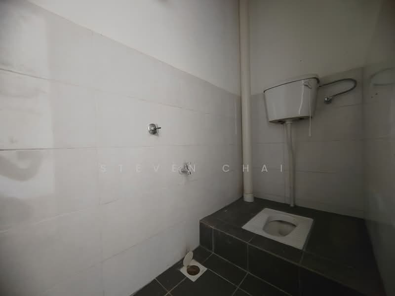 Semi-D Factory for Rent in Kawasan Perindustrian Ayer Keroh (Ayer Keroh) - Steven Chai - Bathroom - PropertyGuru.com.my