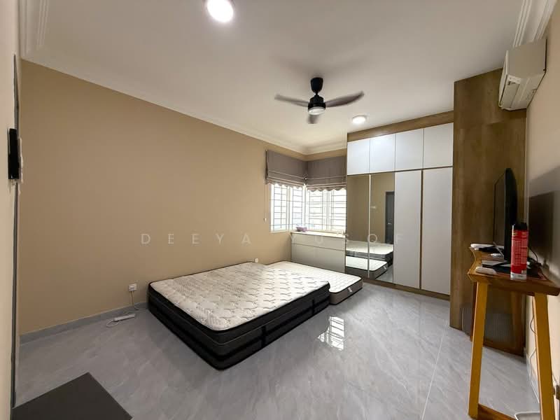 Kondominium untuk Dijual di Platinum Hill PV 8 - Deeya Yusof - Bedroom - PropertyGuru.com.my