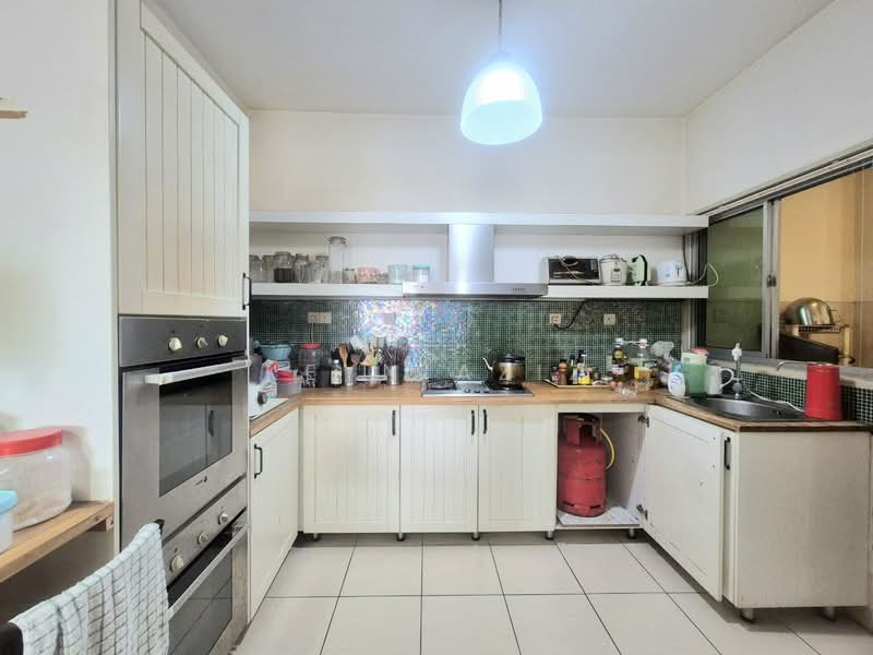 Condominium for Sale at Platinum Lake PV 10 - Keyn Aziz - Kitchen - PropertyGuru.com.my