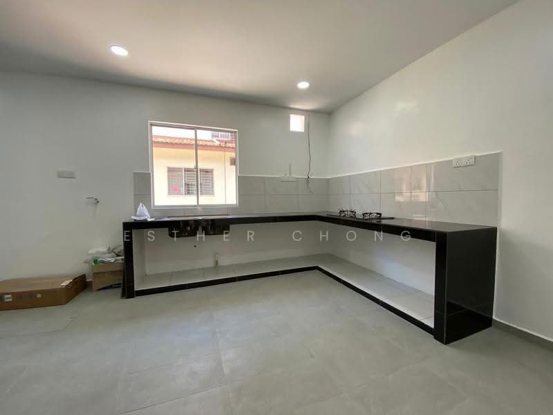 Rumah Teres 2-Tingkat untuk Disewa di Taman Seri Austin (Tebrau) - Esther Chong - Kitchen - PropertyGuru.com.my