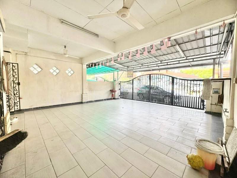 2-storey Terraced House for Sale in Saujana Utama (Selangor) - Shiqin Saidin - Entrance - PropertyGuru.com.my