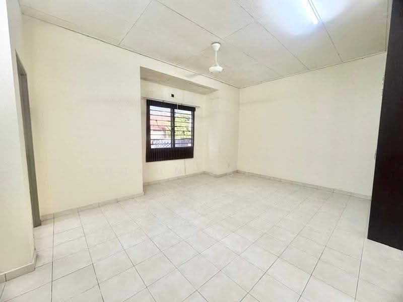 2-storey Terraced House for Sale in Saujana Utama (Selangor) - Shiqin Saidin - Living Room - PropertyGuru.com.my