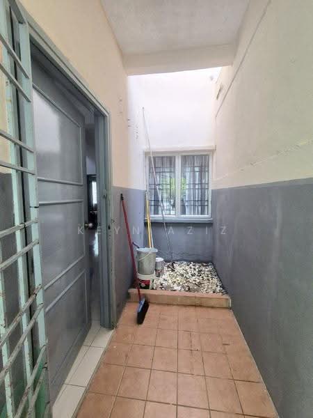 2-storey Terraced House for Sale in Saujana Utama (Selangor) - Keyn Aziz - Entrance - PropertyGuru.com.my