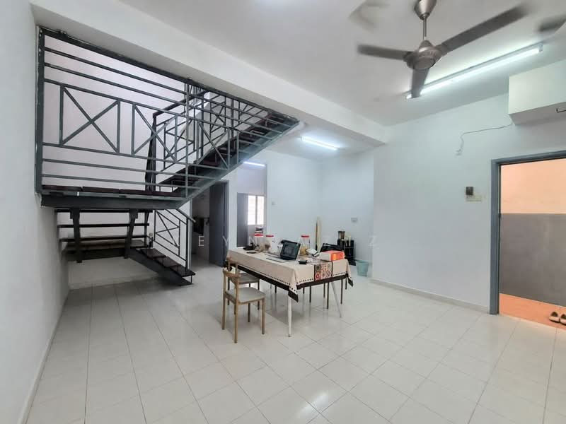2-storey Terraced House for Sale in Saujana Utama (Selangor) - Keyn Aziz - Living Room - PropertyGuru.com.my