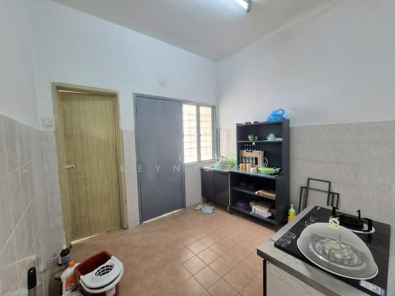 2-storey Terraced House for Sale in Saujana Utama (Selangor) - Keyn Aziz - Kitchen - PropertyGuru.com.my