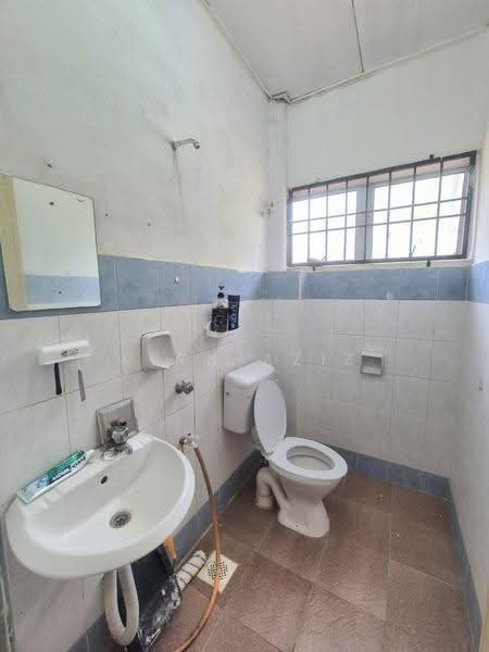 2-storey Terraced House for Sale in Saujana Utama (Selangor) - Keyn Aziz - Bathroom - PropertyGuru.com.my