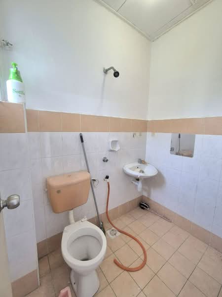 2-storey Terraced House for Sale in Saujana Utama (Selangor) - Keyn Aziz - Bathroom - PropertyGuru.com.my