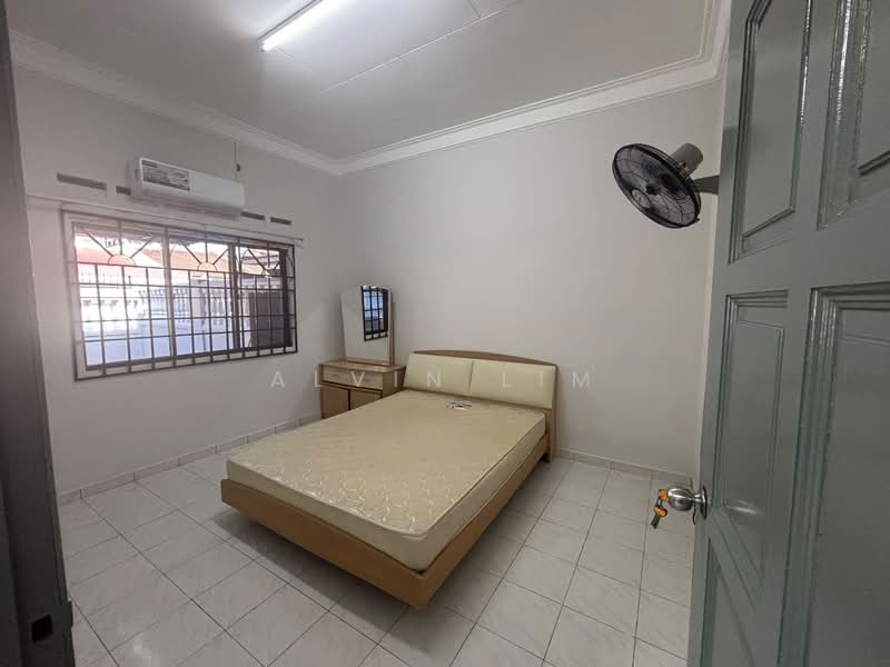 1-storey Terraced House for Rent in Taman Johor Jaya (Johor Bahru) - Alvin Lim - Bedroom - PropertyGuru.com.my