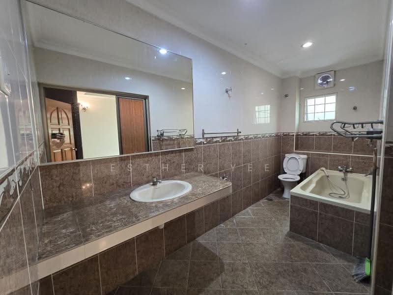 Rumah Teres 2-Tingkat untuk Dijual di Kampung Baru Ampang (Ampang) - Esther Yee - Bathroom - PropertyGuru.com.my