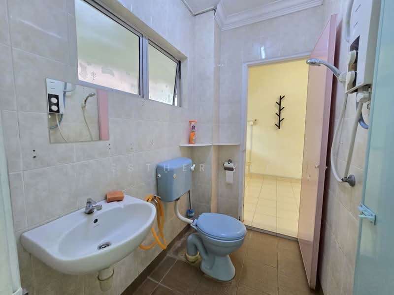 Rumah Teres 2-Tingkat untuk Dijual di Kampung Baru Ampang (Ampang) - Esther Yee - Bathroom - PropertyGuru.com.my