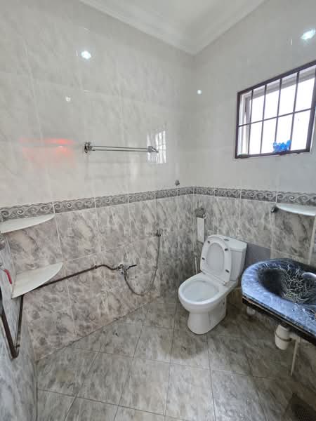 Rumah Teres 2-Tingkat untuk Dijual di Kampung Baru Ampang (Ampang) - Esther Yee - Bathroom - PropertyGuru.com.my