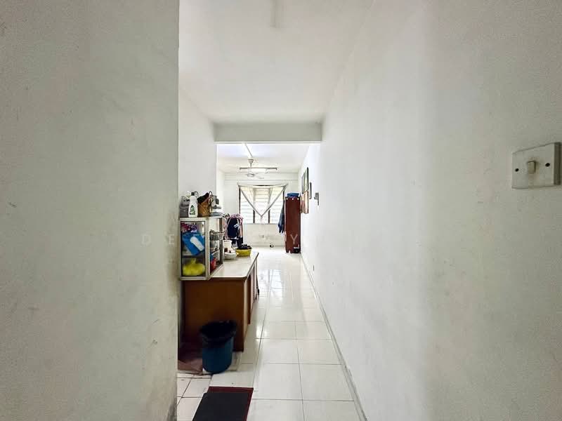 Flat for Rent at Pangsapuri Berembang Indah - Deeya Yusof - Corridor - PropertyGuru.com.my