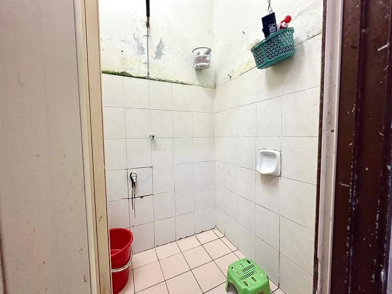 Flat for Rent at Pangsapuri Berembang Indah - Deeya Yusof - Bathroom - PropertyGuru.com.my