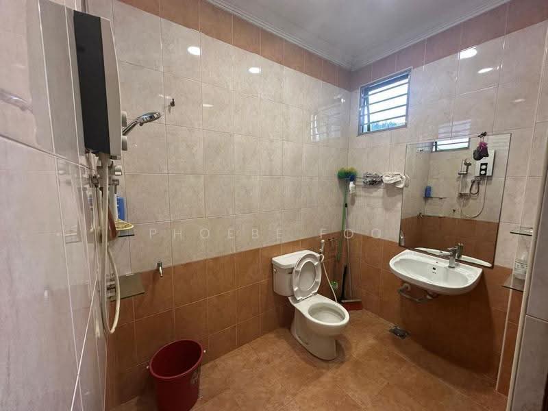 Rumah Teres 2-Tingkat untuk Dijual di Permas Jaya (Johor) - Phoebe Foo - Bathroom - PropertyGuru.com.my
