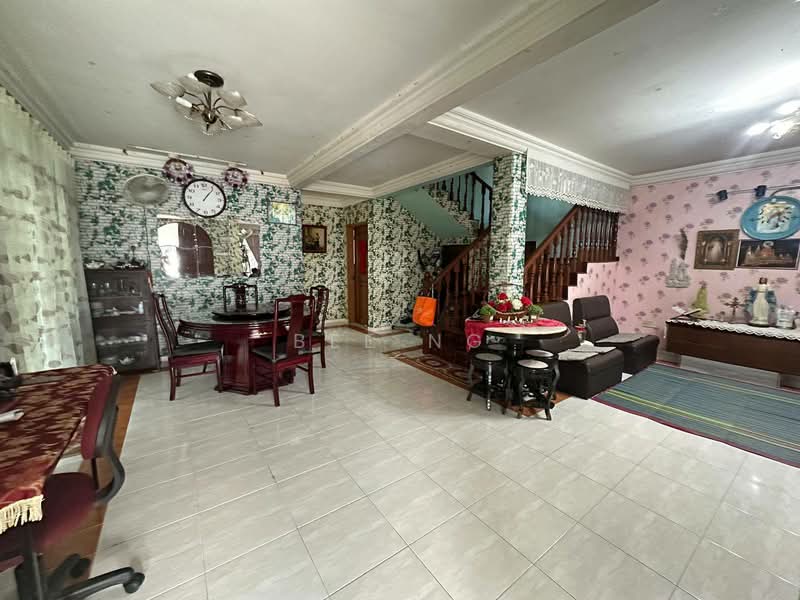 Rumah Berkembar untuk Dijual di Taman Bukit Kempas (Tampoi) - Bee Ng - Living Room - PropertyGuru.com.my