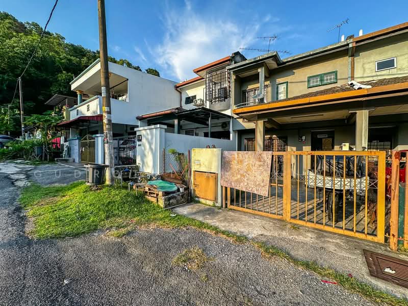 Rumah Teres 2-Tingkat untuk Dijual di Taman Desa Serdang (Seri Kembangan) - Gudrotullah Ikhwan - PropertyGuru.com.my
