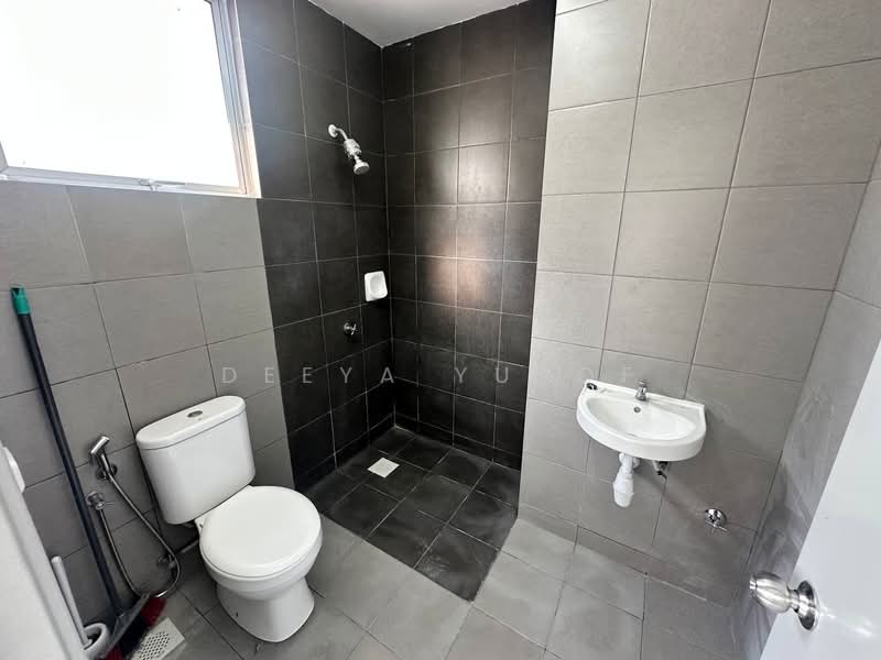 Pangsapuri untuk Dijual di Vista Hijauan - Deeya Yusof - Bathroom - PropertyGuru.com.my
