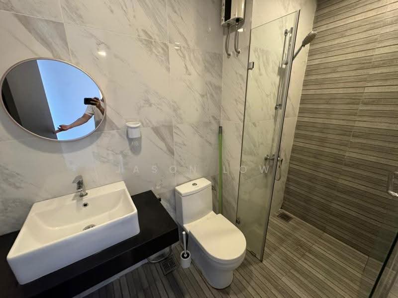 Kediaman Servis untuk Disewa di Emporis - Jason Low - Bathroom - PropertyGuru.com.my