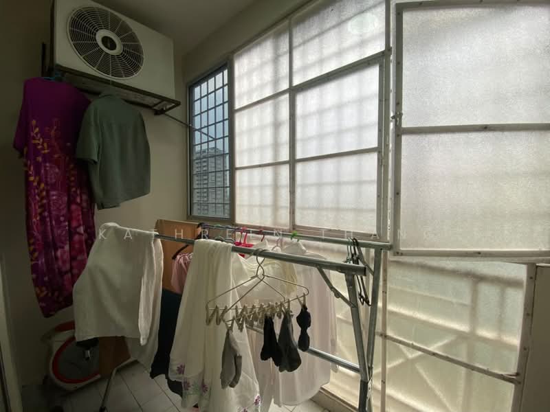 Kondominium untuk Dijual di Sri Suajaya Condominium - Kathreen Thang - Balcony - PropertyGuru.com.my