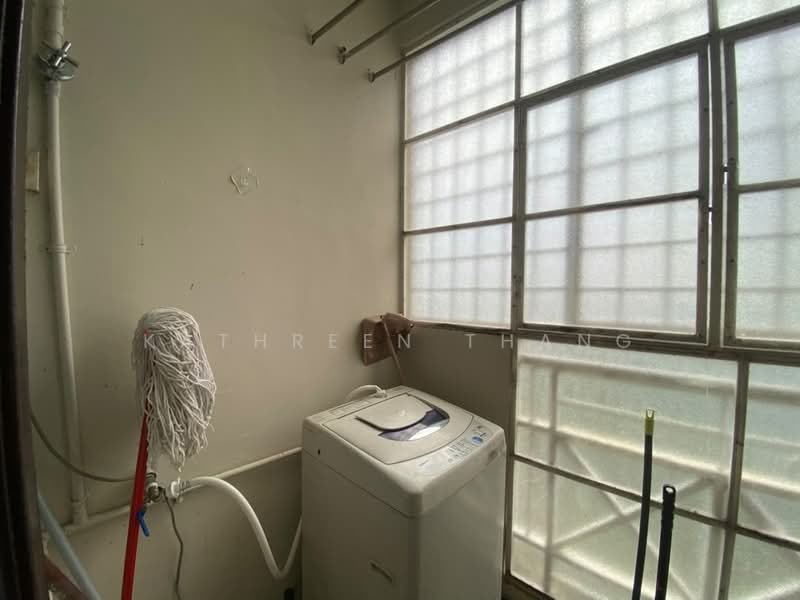Kondominium untuk Dijual di Sri Suajaya Condominium - Kathreen Thang - Balcony - PropertyGuru.com.my