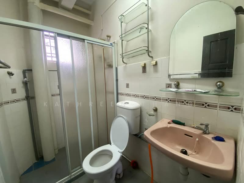 Kondominium untuk Dijual di Sri Suajaya Condominium - Kathreen Thang - Bathroom - PropertyGuru.com.my
